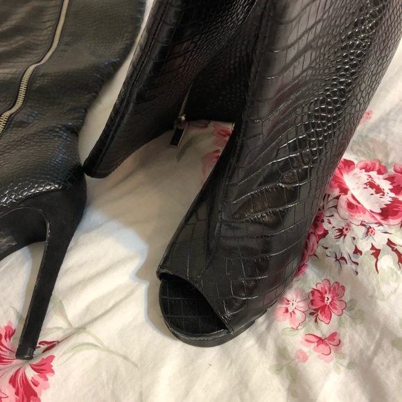 Knee-Length Gator Boots - Picture 2 of 5